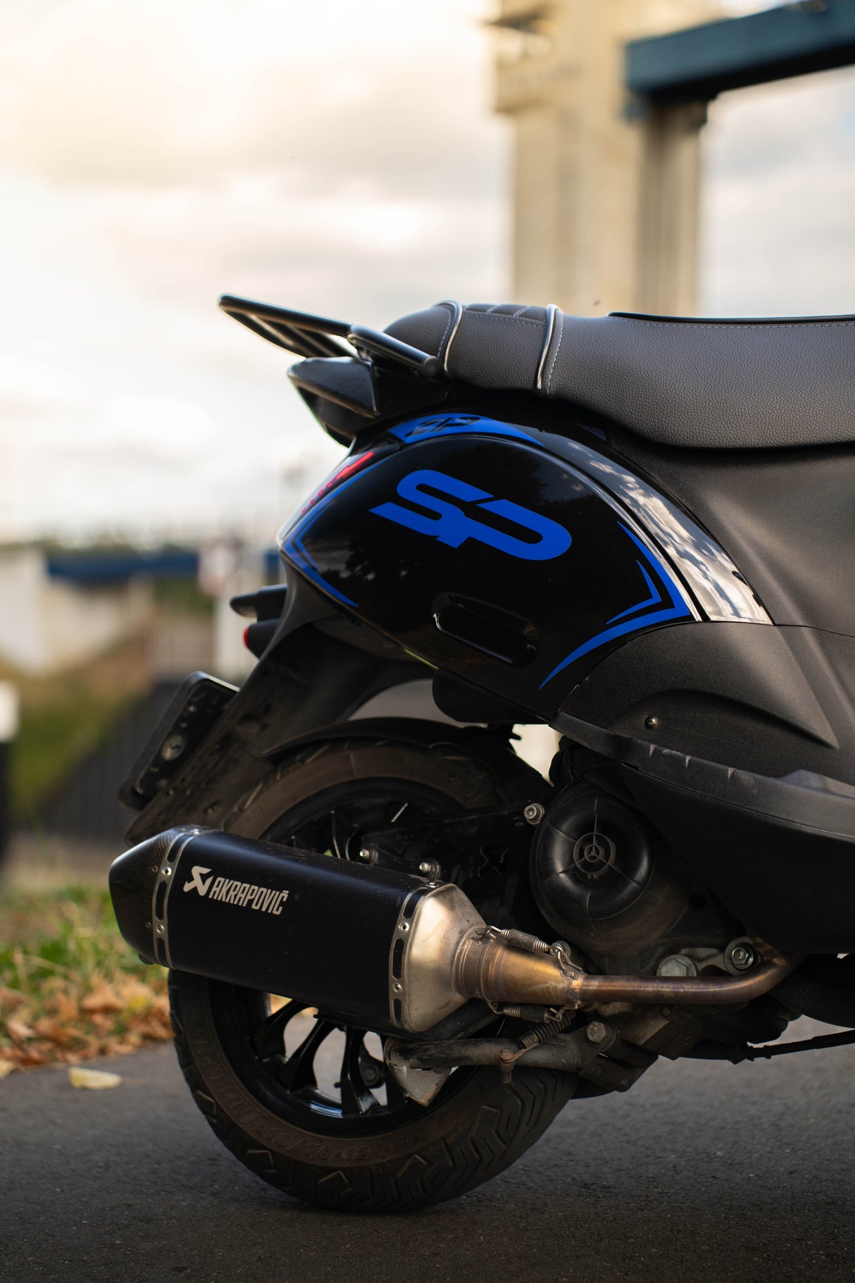Akrapovic Auspuff + Krümmer Piaggio Zip / Vespa Sprint 4T3V IGET Euro 4