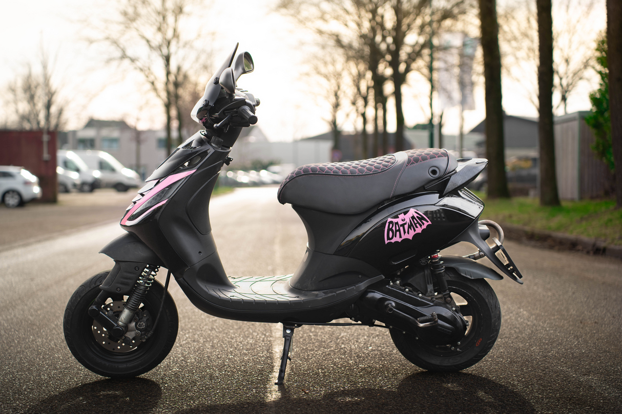 Fenom Zadelhoes Alcantara Look Roze Piaggio Zip