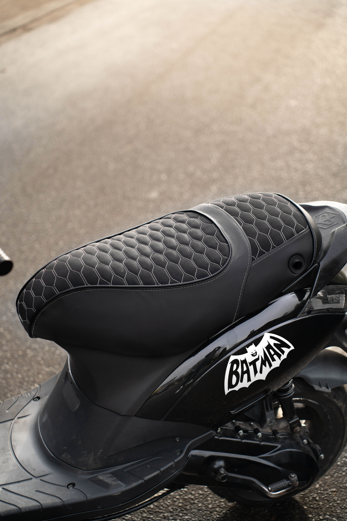 Fenom Zadelhoes Alcantara Look Wit Piaggio Zip