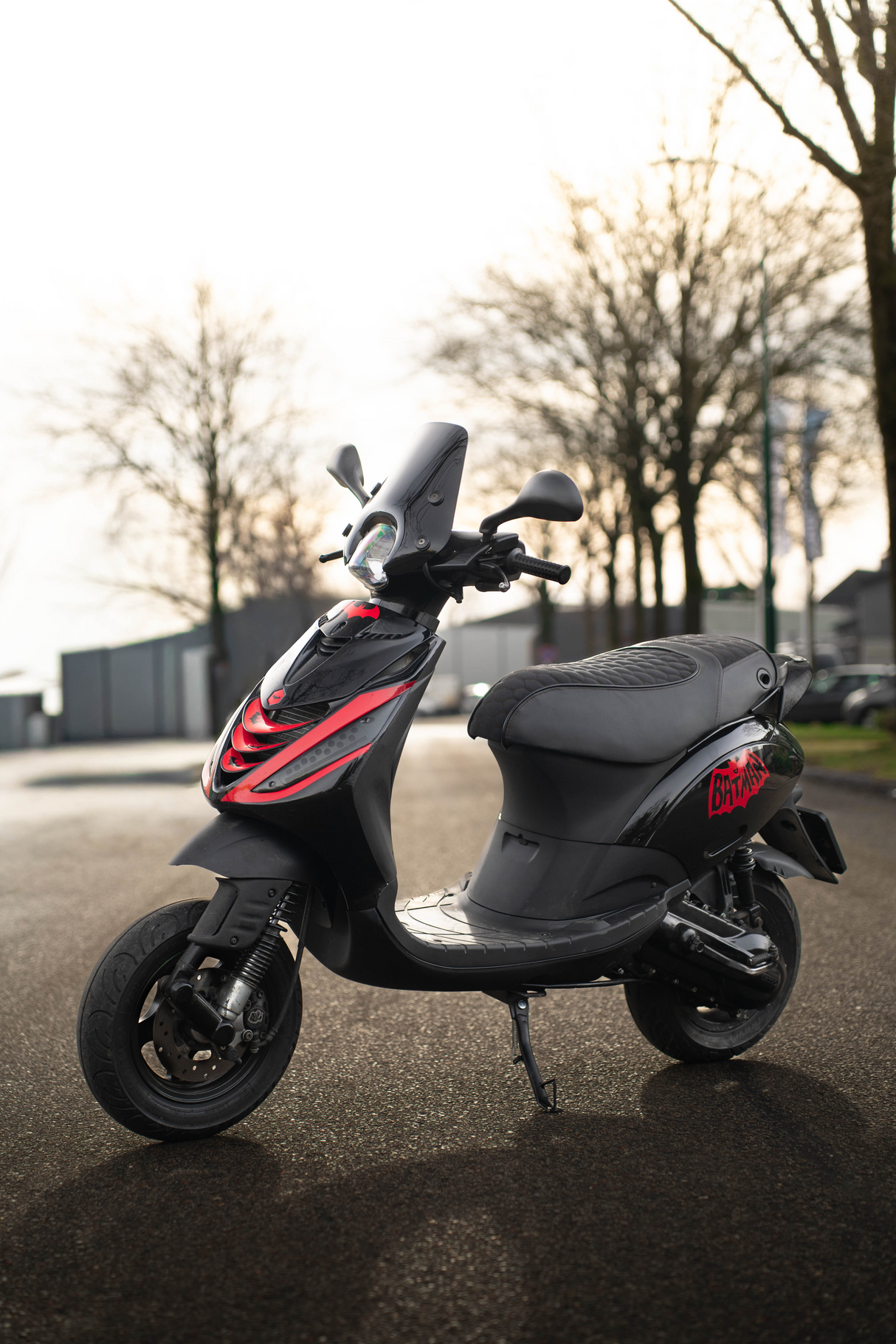 Fenom Zadelhoes Alcantara Look Zwart Piaggio Zip