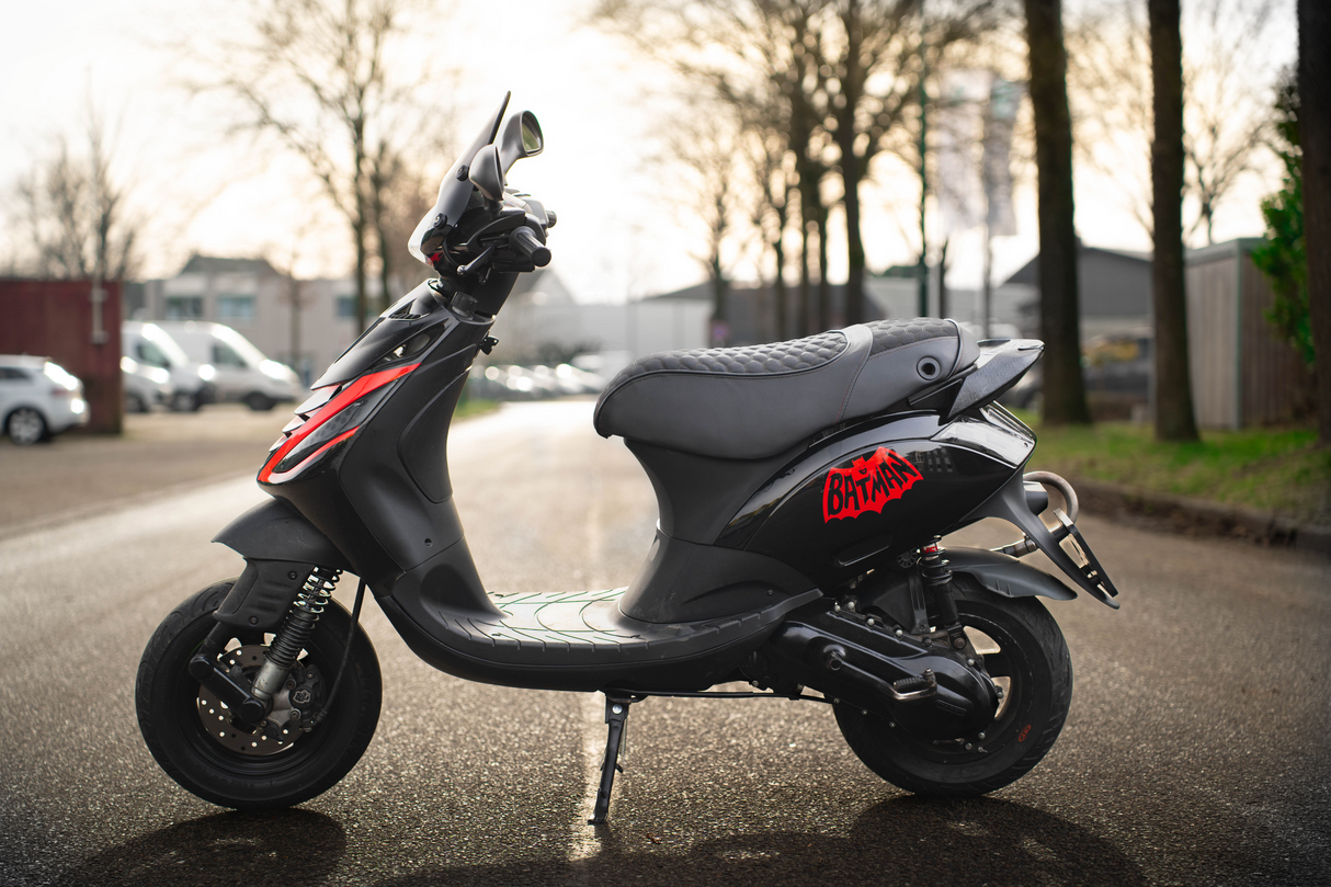 Fenom Zadelhoes Alcantara Look Zwart Piaggio Zip