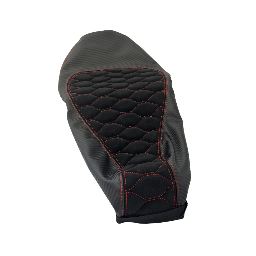 Zadelhoes Alcantara en Carbon Piaggio Zip Zwart/Rood Custom zadelhoes zip