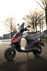 Fenom Zadelhoes Alcantara Look Rood Piaggio Zip